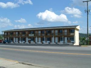 101 Straley Ave - 1 BR $335 ; 2 BR TH $475